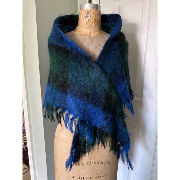 Vintage Mohair Fringed shawl Shrug Wrap Poncho blue black green fuzzy triangle - Picture 2 of 16